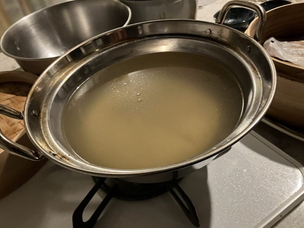 冷めた鍋の水