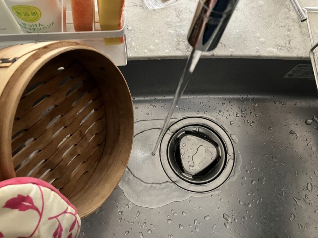 せいろを水で濡らす