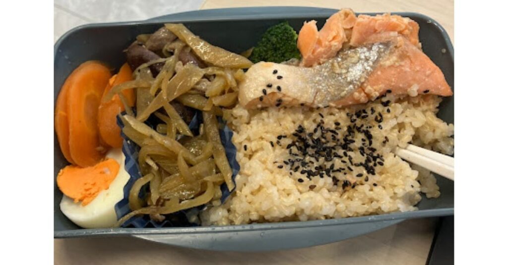 鮭とブロッコリーの玄米せいろ弁当